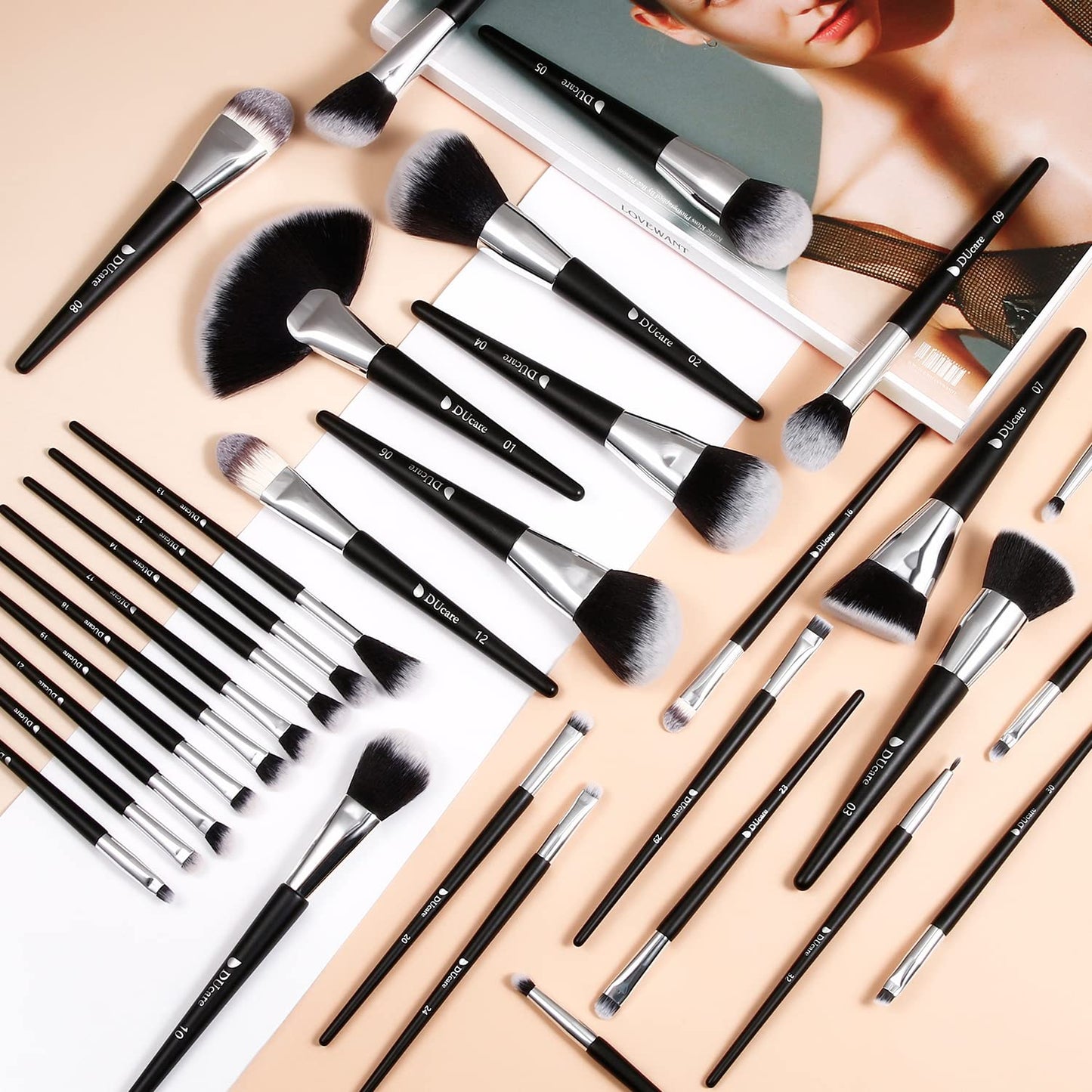 32Pcs Makeup Brush Set, Black Kabuki Foundation Blending Brushes, Professional Face Eye Makeup Kit with Fan Concealer Contour Eyeshadow Brushes for Liquid Cream Powder