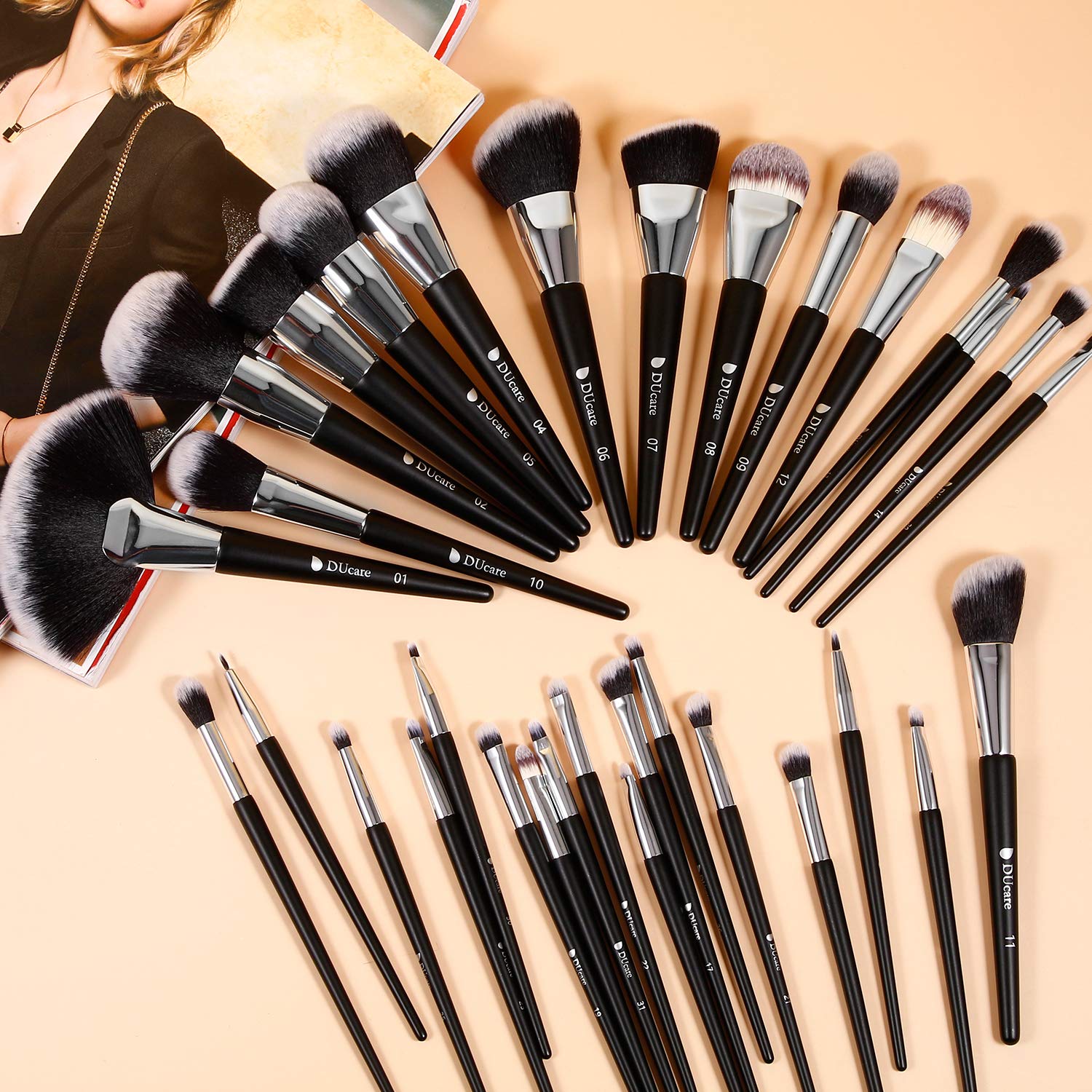 32Pcs Makeup Brush Set, Black Kabuki Foundation Blending Brushes, Professional Face Eye Makeup Kit with Fan Concealer Contour Eyeshadow Brushes for Liquid Cream Powder